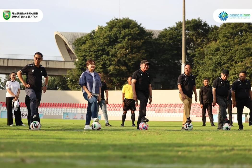 Herman Deru Buka Piala Gubernur Sepak Bola Antar OPD, Kenang Masa Muda di Lapangan Hijau